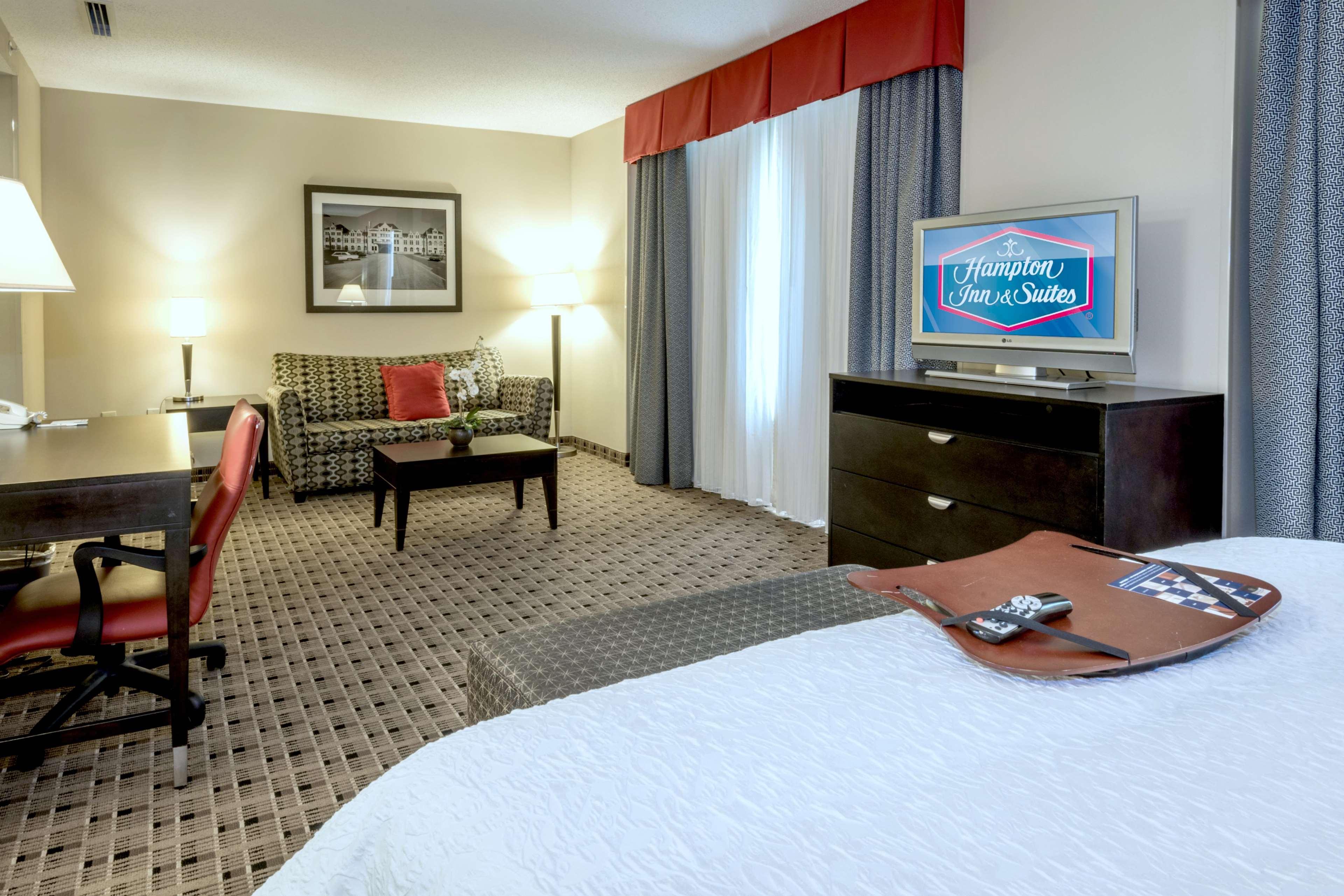 Hampton Inn & Suites Montgomery-Downtown Exterior photo