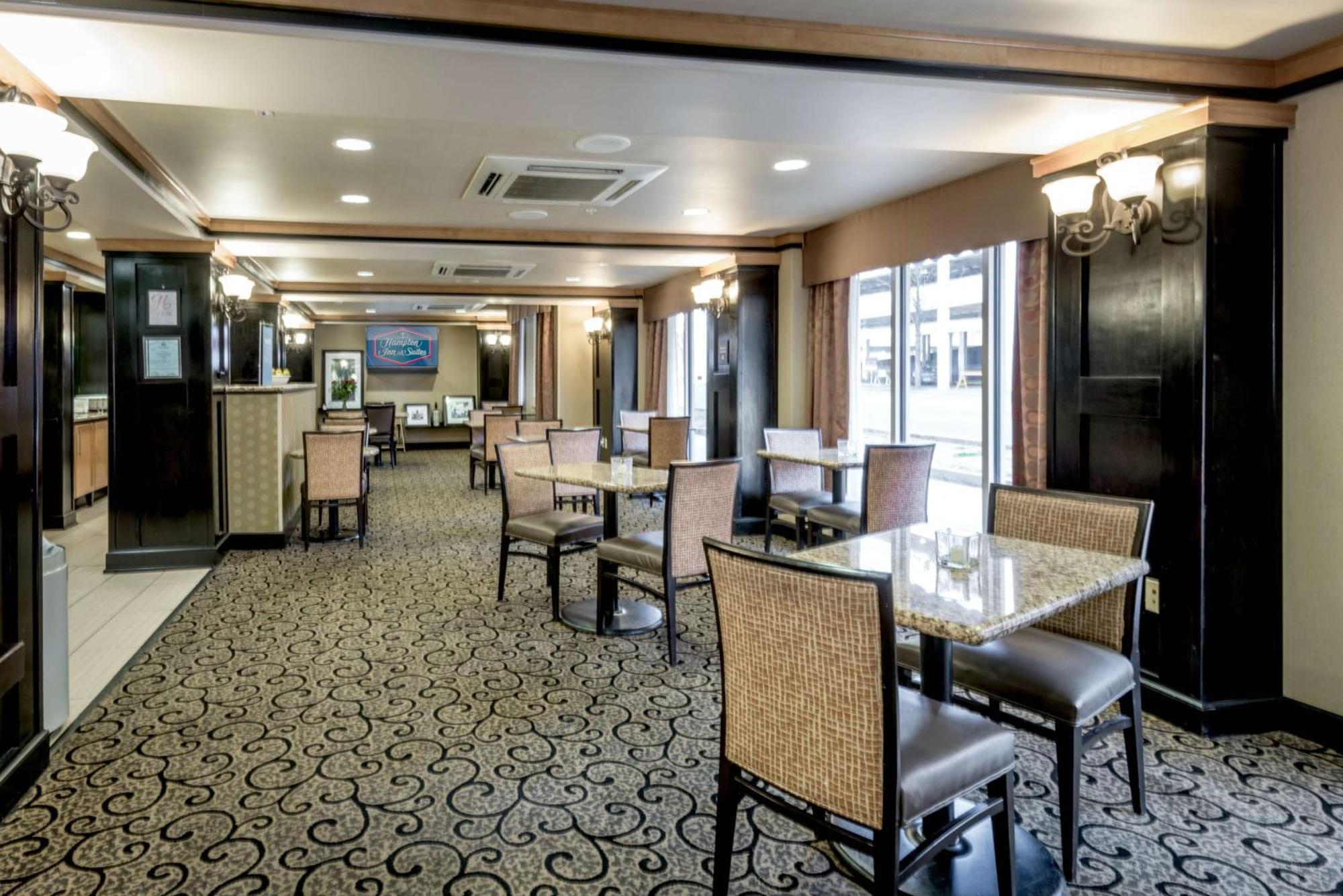 Hampton Inn & Suites Montgomery-Downtown Exterior photo